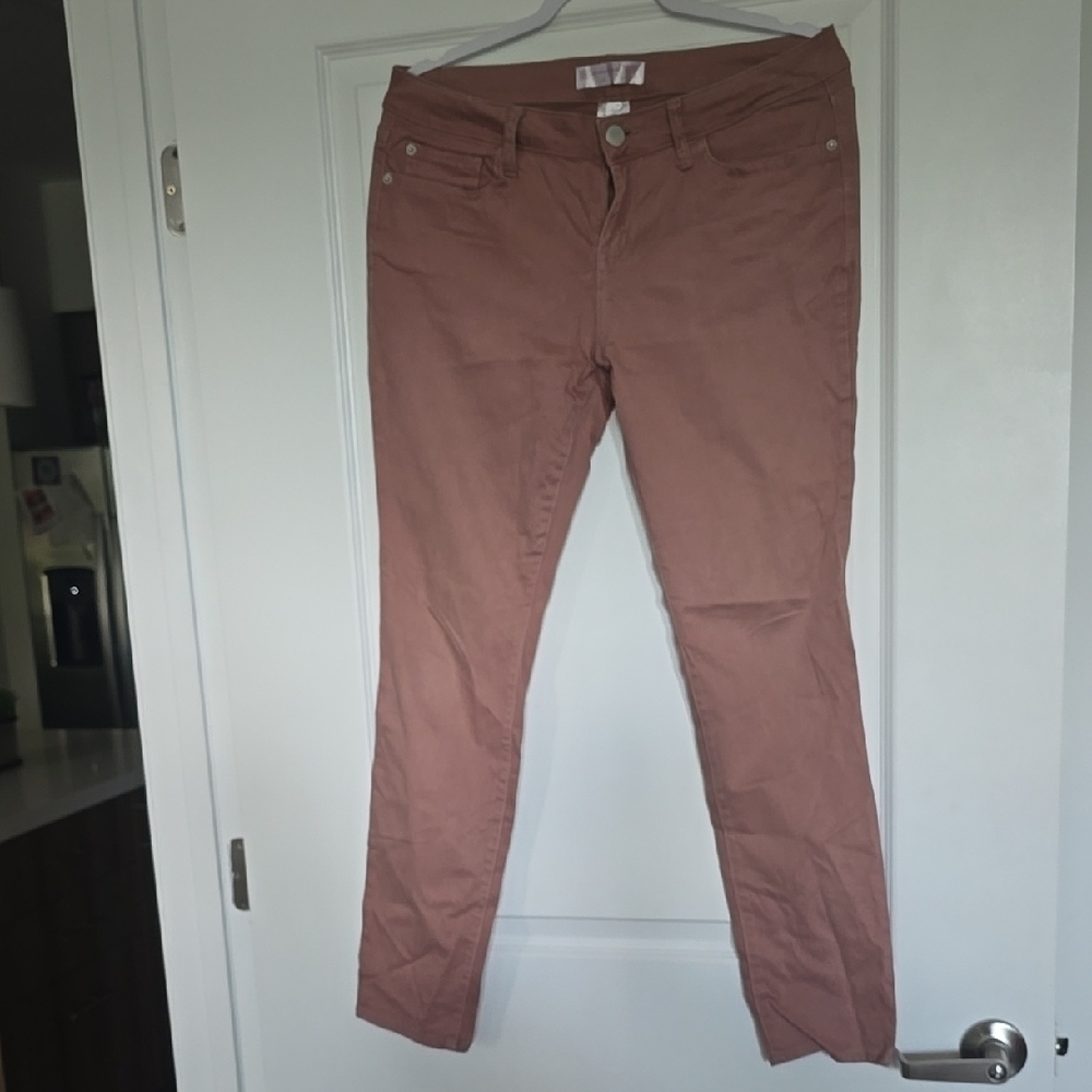 No Boundaries Women's Pants in Dusty Pink